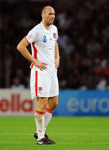 http://toni.mi.free.fr/vanhebdo/fetes/futb_euro_2008/im_jugadores/im_futb_foot_euro_08_turq_chec_3a2_chec_Jan_Koller_MIN_despedida_de_seleccion_del_gigante_del_futbol_checo.jpg